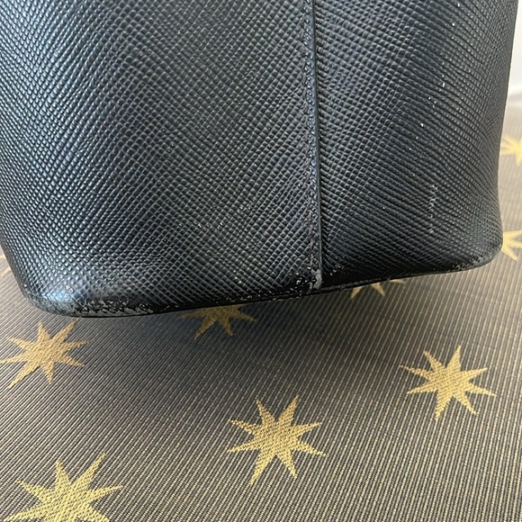 Prada purse- slight wear on the bottom edges - inside is in great condition - Picture 2 of 2